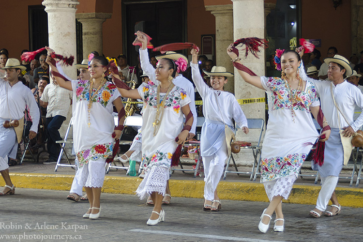 Folkloric dancers in Merida, Mexcio