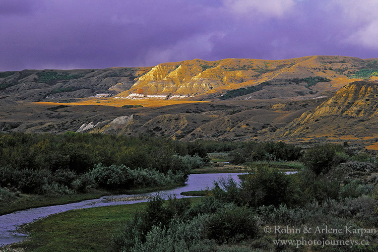 The Frenchman River Valley between Eastend and Ravenscrag, SK