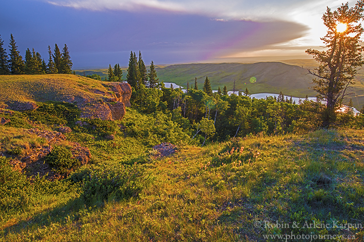 sunrise, conglomerate cliffs Cypress Hills