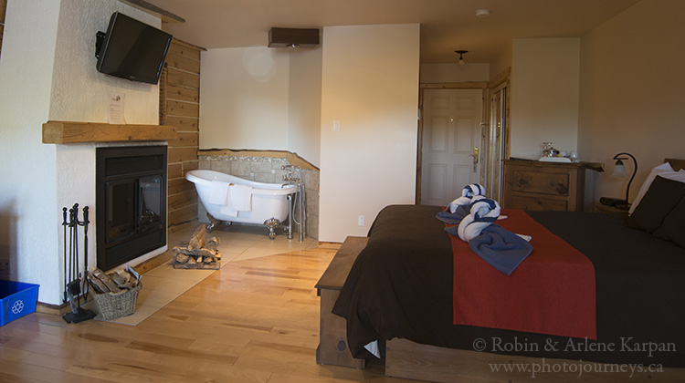 Guest room with a huge bathtub next  Auberge du Vieux Moulin, Quebec